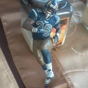 Marshall Faulk (LA Rams) Figurine & towel